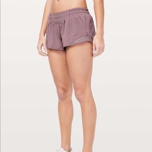 NWOT Lululemon Hotty Hot Shorts 2.5” in Figue
